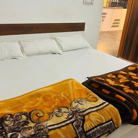 Milan Hotel & Restaurant Sikar Екстериор снимка