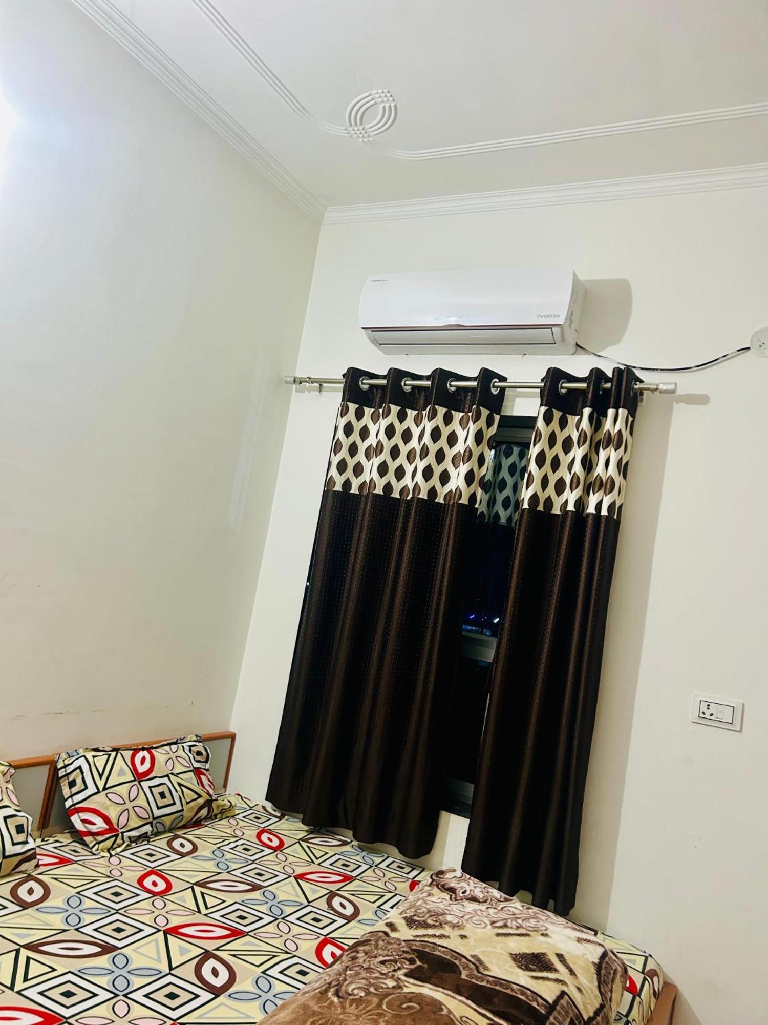 Milan Hotel & Restaurant Sikar Екстериор снимка