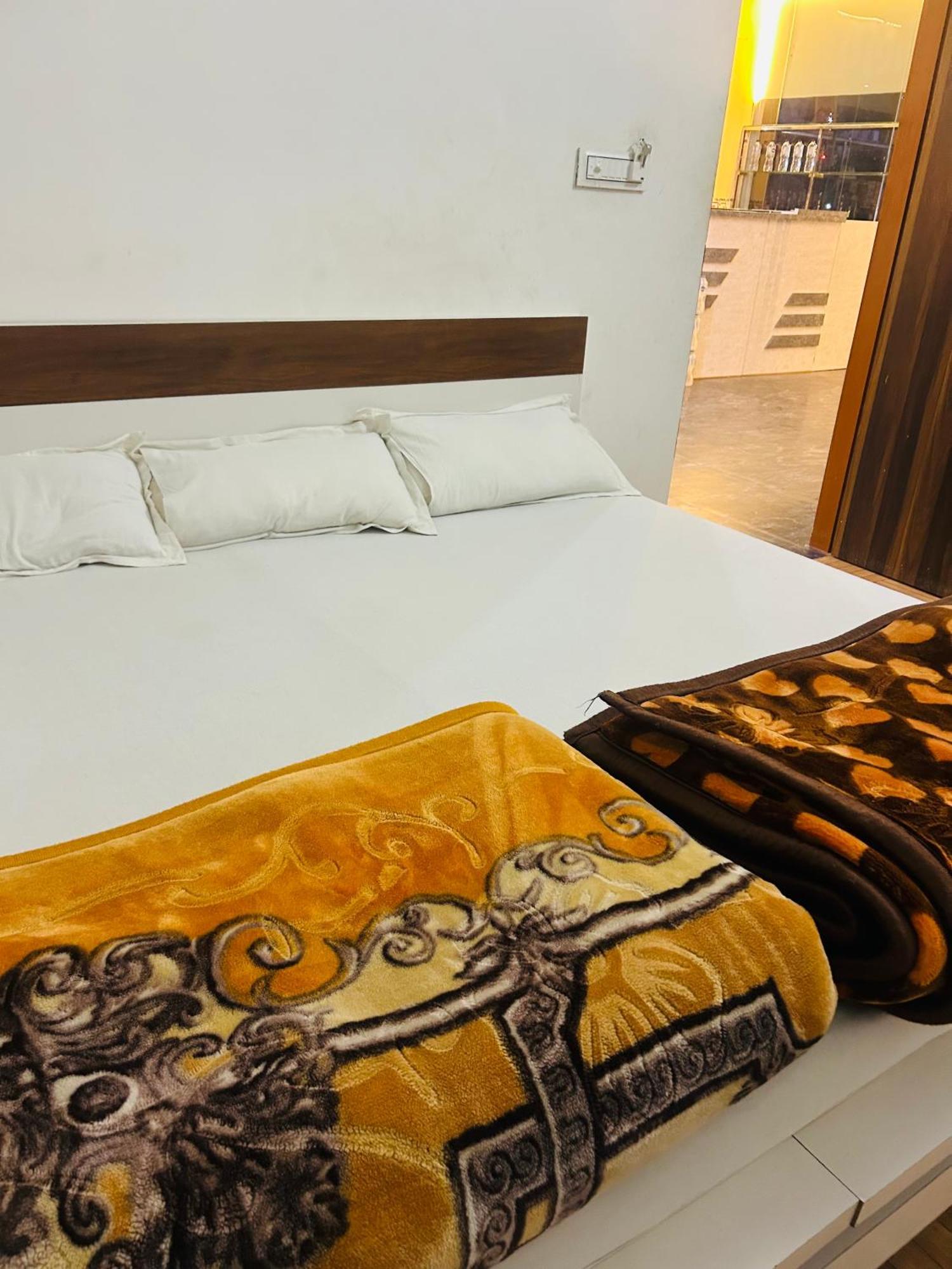 Milan Hotel & Restaurant Sikar Екстериор снимка